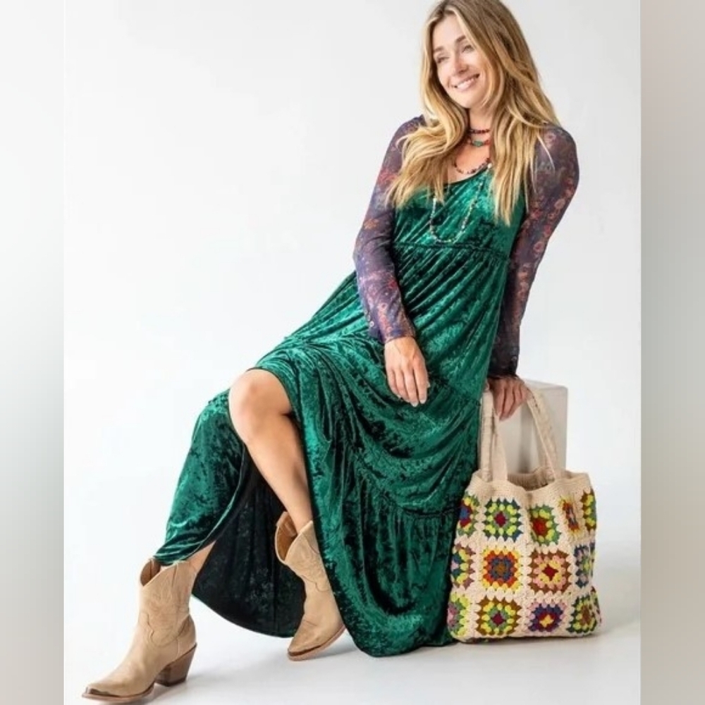 Natural Life Karlie Green Velvet Sleeveless Maxi Dress